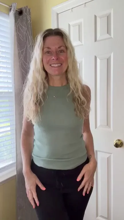 Sweet MILF You Take Home to Mom, But She Sucks Cock on the Drive 😘🍆💦