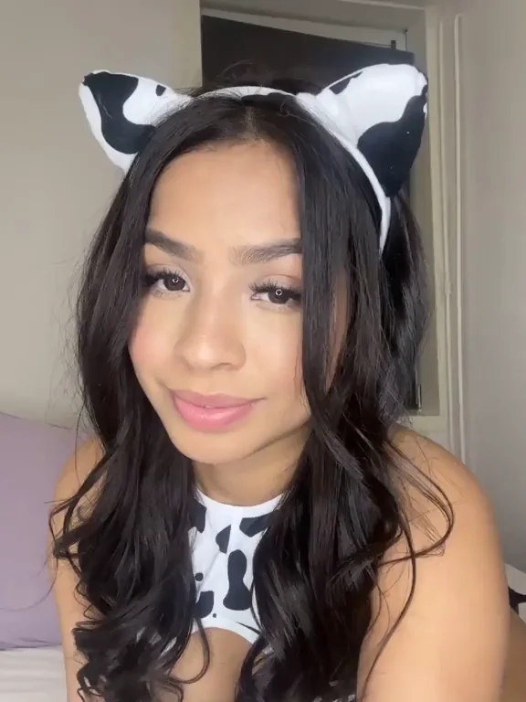 I'm the kind of cow that roars, do you wanna hear it? well you have to do something to hear it