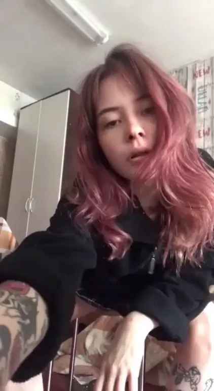 Mommy thinks I'm a good girl but all I wanna to do is fuck