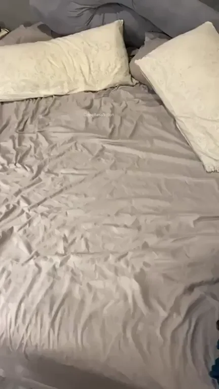 Bouncy Ass Amateur Jumps Wild on Bed – OnlyFans Tease