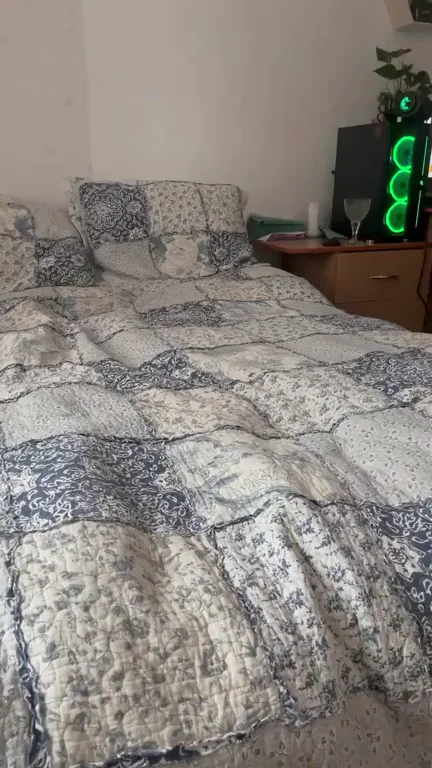 Peachy Butt Tease Time 🍑🔥