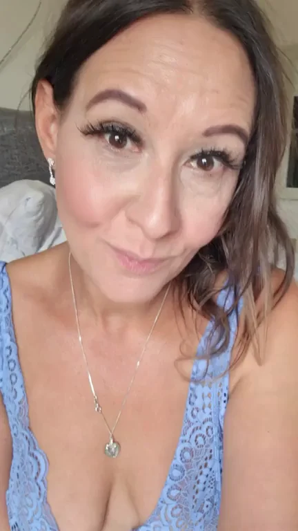 Almost caught, flashing my booty
