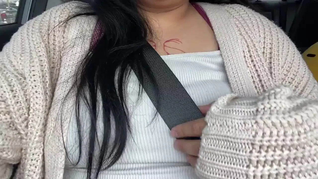 Feeling risky with the titty drop today 😁³