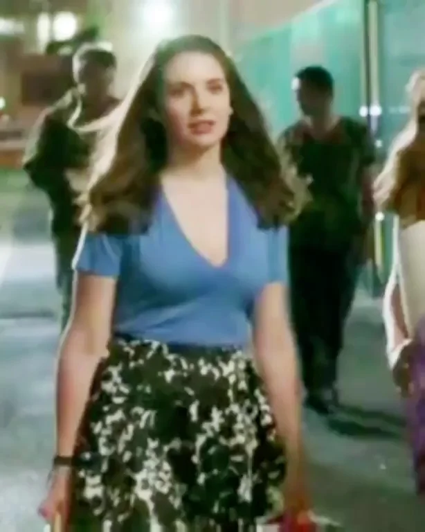 Alison Brie's Slutty Supermarket Tease: Deep V-Cleavage Bombshell