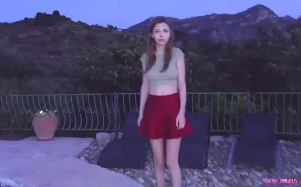 Young Slut Going Wild Outdoor Titty & Pussy Flash 🌅🍑