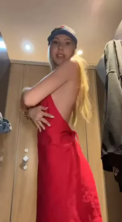 I'll deliver your pizza fast if you will cum in my ass