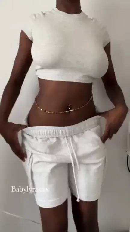 Are big busty Jamaican girls your type ;)