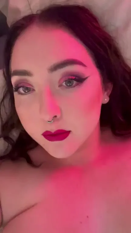 Come suck on these milf tits ðŸ¥°