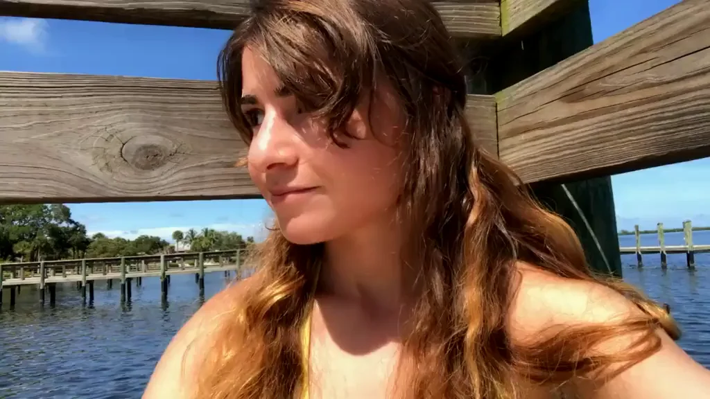 Do you like seeing my little pussy at the park? ??