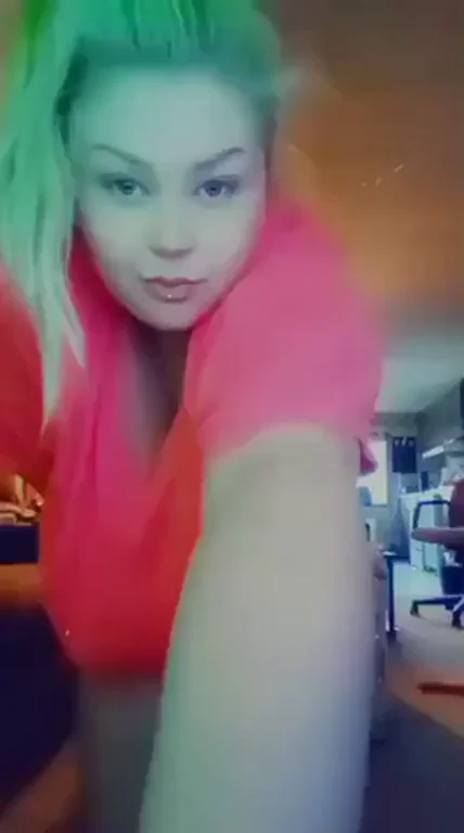 Drunk High Slut Twerks Her Fat Ass & Big Tits 💚🍑🔥
