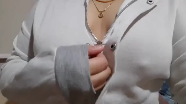 setting them tits free