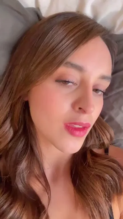 Leave a heart if you'd fuck me despite not having the perfect boobs