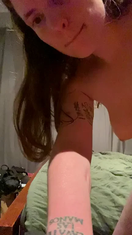 34yo 5'3" 130lb Brunette's Birthday Nude Reveal 🍑🔥