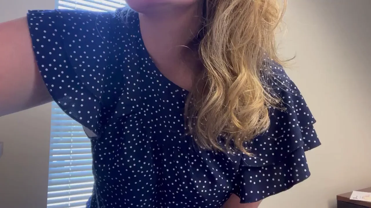 MILF tittie drop on lunch break - sssh