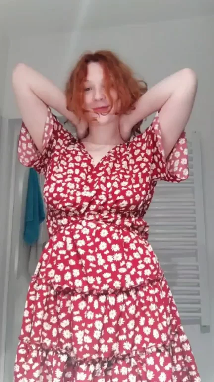Wait For This Thick Redhead Tease 🍑🔥
