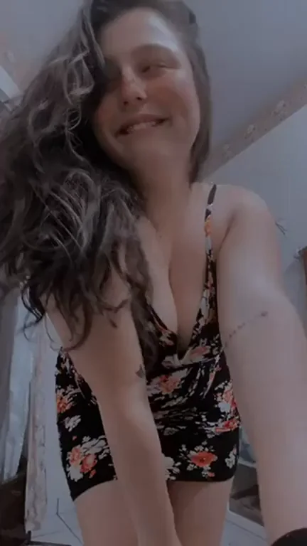 Woke Up Horny AF 😈🍑 Big Tit Dyke Tease