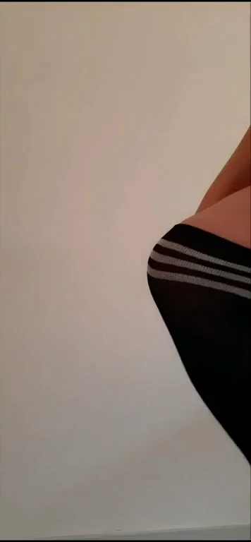 Work Break Booty Bounce: Thick Ass Twerk in Socks & Thong