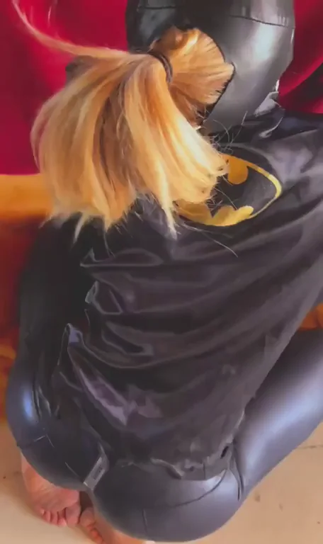 [F] The click of Batman's belt unbuckling|yum
