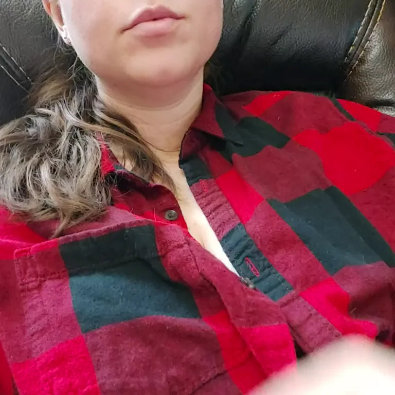 Cum on my tits please ❤