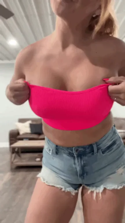 Breakfast Bombshell: Blonde Tease Serves Up Tits & Denim Curves