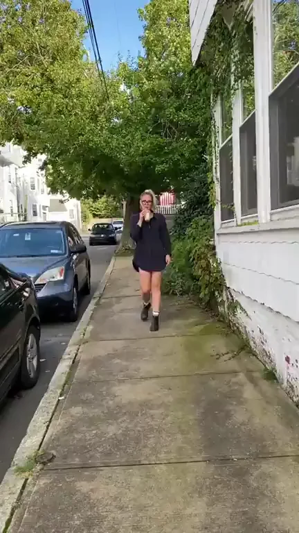 You ever have one of those stress dreams where you forget your pants? I do that for fun ? [GIF]