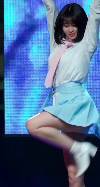 TWICE - Momo