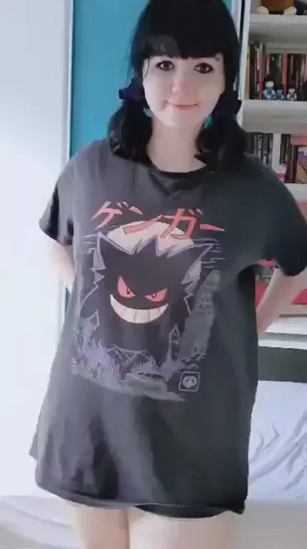 Sometimes, all you need to have a better day is a cute goth girl
