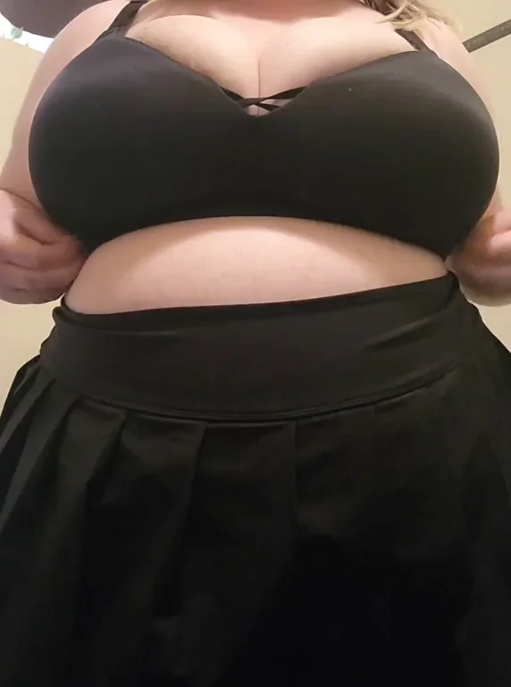 Do we like chubby girls with saggy tits?
