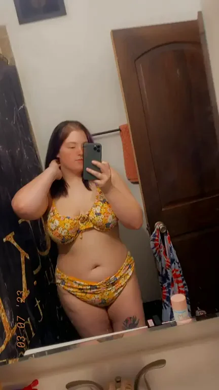 Retail Sucks, Watch My Massive Tits Bounce While I Skip Work 😈