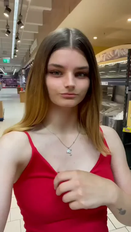 Thrill of Bare '05 Tits Flashing in Busy Mall Adventure