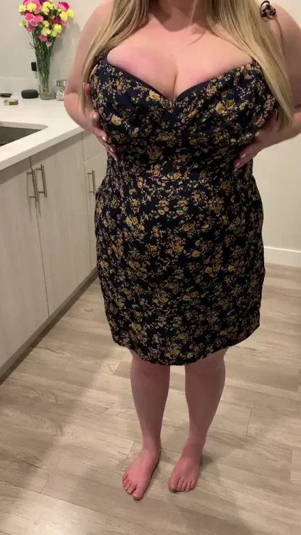 🍒 What This Stacked Blonde Brings to the Party 🔥