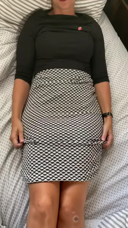 Naughty 42yo Teacher MILF Spreads Legs & Flashes Bushy Pussy After Class 😈👩‍🏫💦