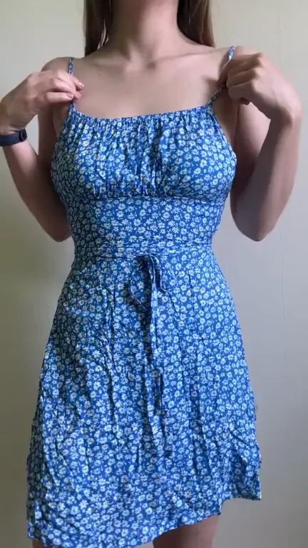 College Slut's Flash: Older Daddies Pound Better? 😏
