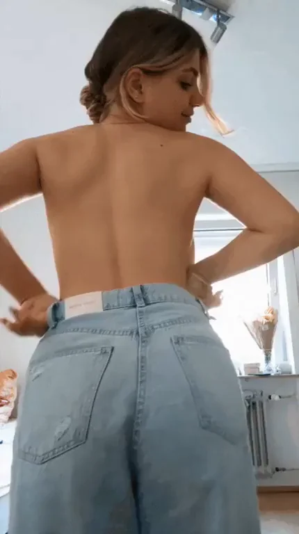 Note to you...04 girls can have XL asses too