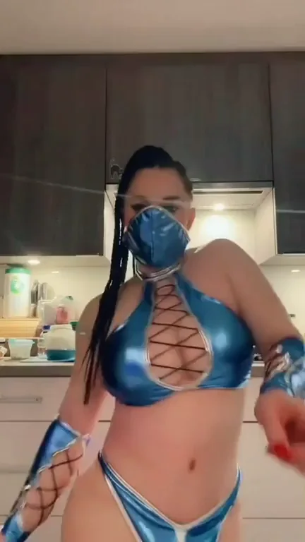 Victoria Faeze's Juicy Kitana Cosplay Booty Twerk 🍑💙🔥