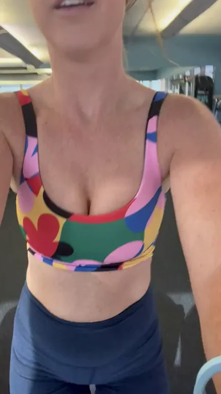 Petite MILF's Perky Titties Bounce Wild in Gym Tease!