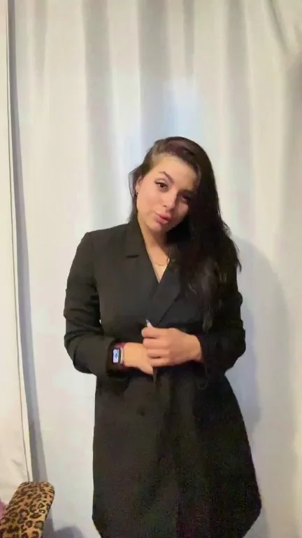 Cute girl + small boobs = perfect