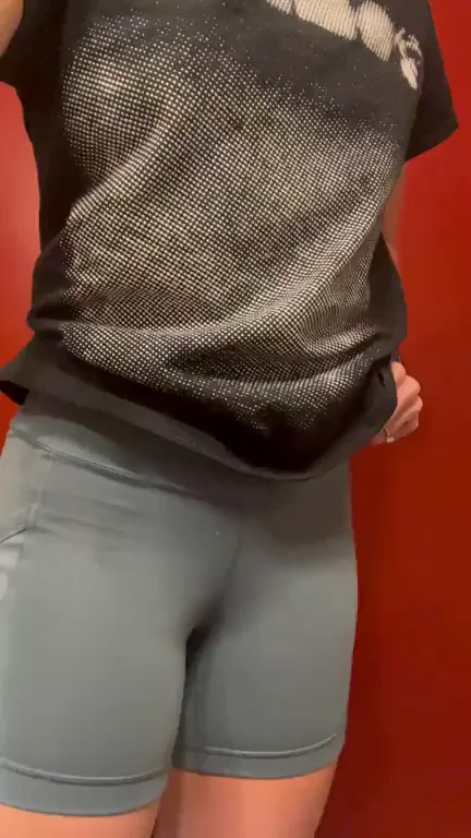 Itty bitty waist, round thing in your face| in the words of sir mix a lot [f27]
