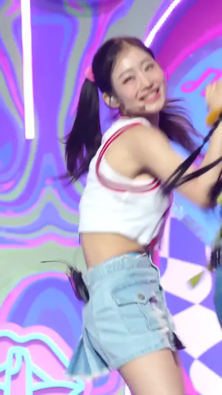 Julie from KISS OF LIFE Teasing in Tiny Shorts 😍🔥