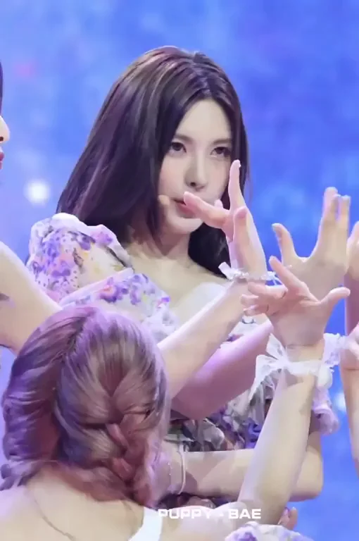 NMIXX Bae ft. Haewon Sexy Dance Tease 😍💦