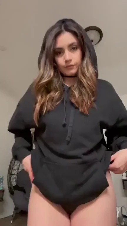 5'2 Latina, am I fuckable?