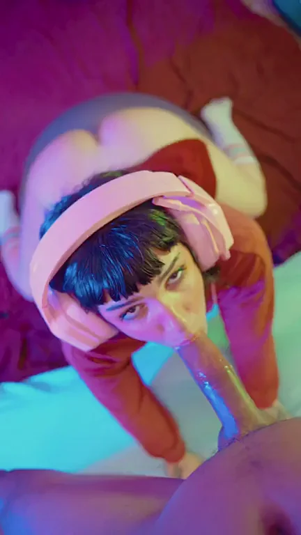I like to pretend my mouth is a pussy and throw it onto your cock with passion