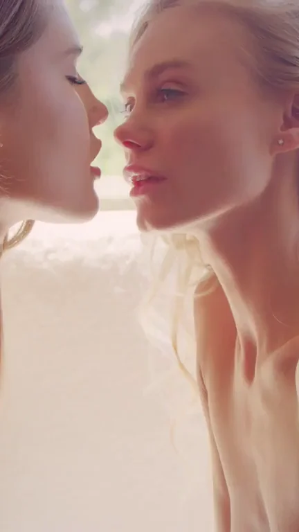 Lustful Lesbo Dreamers Kissing & Teasing Pussies 😘💦👭