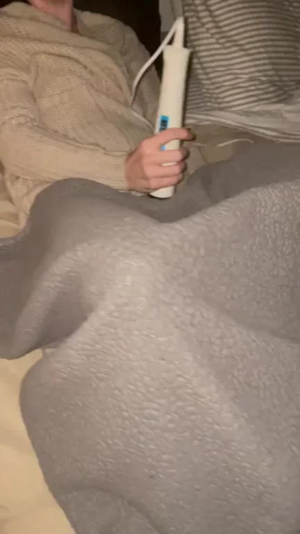 The magic wand, my 8 inch dildo and my fuck machine makes me cum so hard
