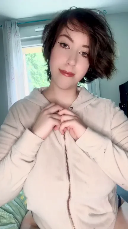 Just look at this big tiddy goth slut and you'll be relaxed ;)