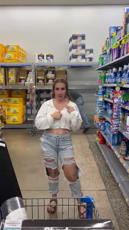 Walmart Boobie Flash Slut 😘🍈🍈