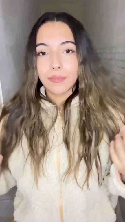 [TW] Tiny tits for you pleasure