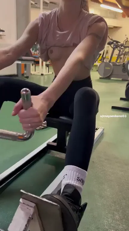 I love working out with my boobs out