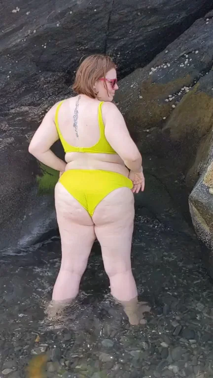 Pussy or ass, tell me which you'd choose first 😁‹