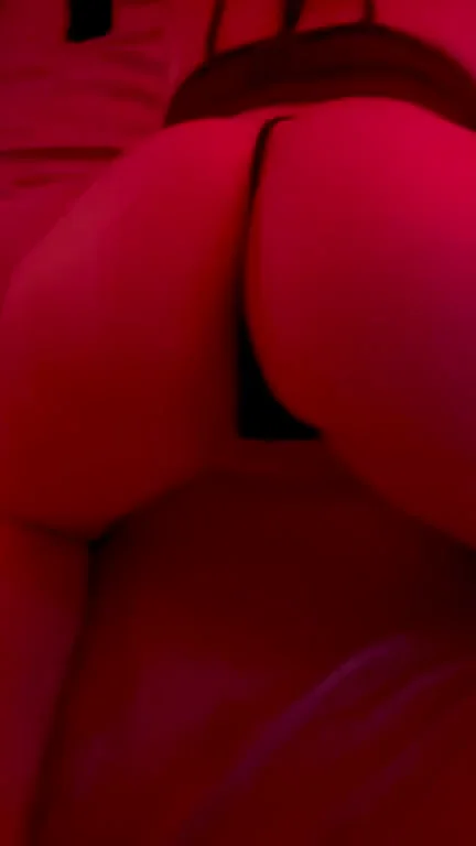 Please paint me in cum 😁